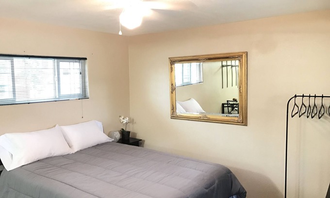 Azusa Apartment | Cozy Studio. Near Everything!