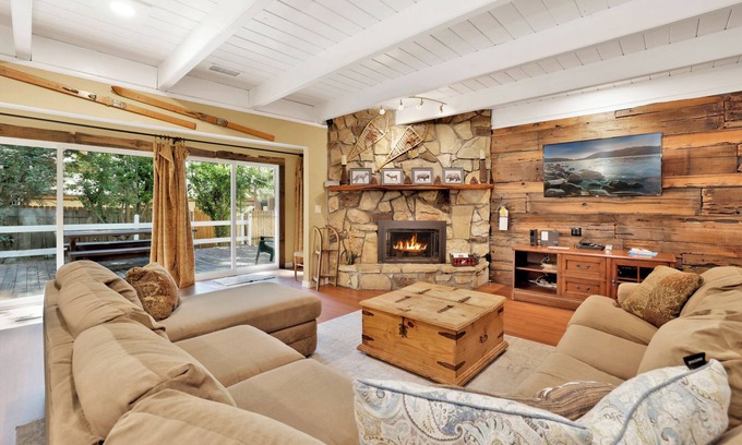 Summit Estates Cabin | Cozy Up To Summit Retreat at Big Bear Lake