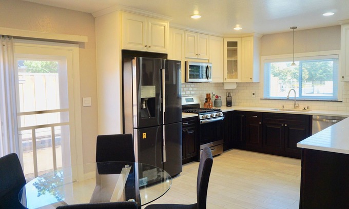 Northside House | Crane Living ! Grand House ! 4B3B! Downtown San Jose