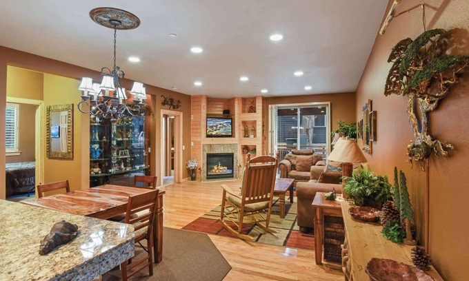 Brockway House | Crystal Charm – Amazing 3 BDR Condo Close to Beaches, Casinos, & Skiing!