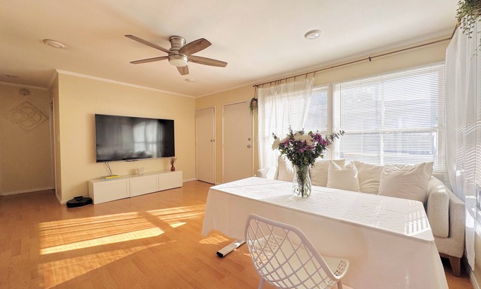North Redondo House | Cute 2-bedroom house just 1.5 mi from the Beach!