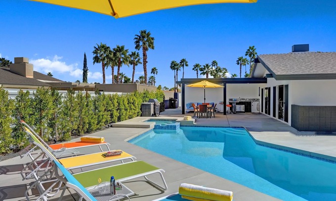 Palm Springs House | Desert Gem - Colorful and Classic Palm Springs!