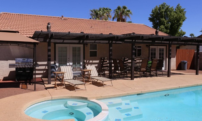 Cathedral City House | Desert Oasis Getaway