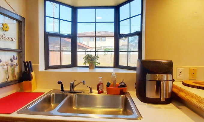 Westminster House | Disney&Socal Beaches, MidwayCity With 3 beds and 2 baths