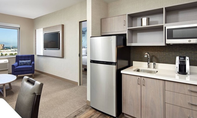 Anaheim Resort Resort | Disneyland Adventure! 3 Awesome Units, Onsite Dining, Water Park!