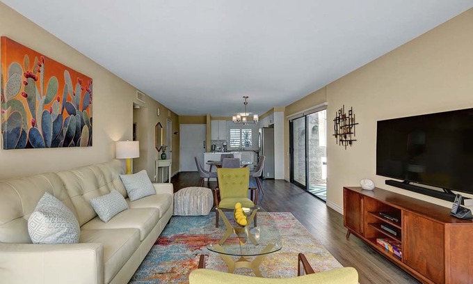 Sunrise Vista Chino Apartment | Donald Wexler Design Condo in Central Palm Springs