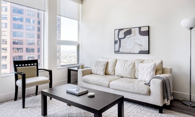 City West Apartment | Downtown 2BR w/ Pool, Gym & W/D nr Convention Center, by Blueground