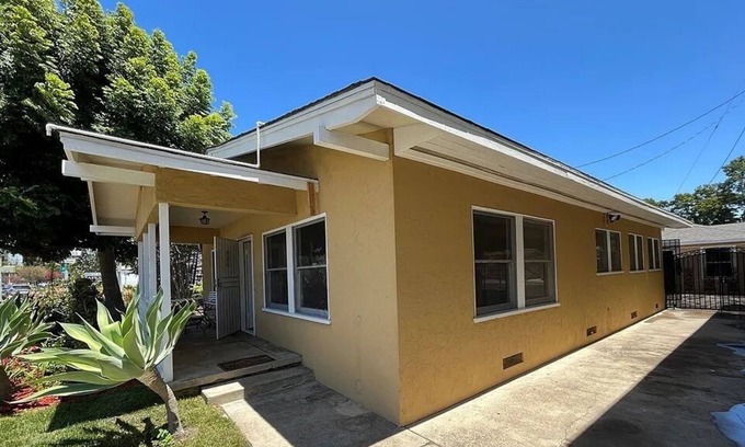 Anaheim Colony Historic District House | Downtown Disney | 3 Bedroom Family Home