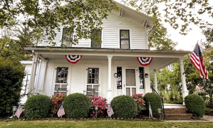 Tunkhannock House | Downtown Historic 4 bedroom, 2 1/2 bath, 1/3 acre