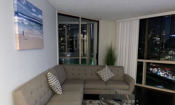 Beverly Hills Apartment | DOWNTOWN LA!! Big 2beds 2bath Tower Unit. With gorgeous views ☀️. 420 friendly
