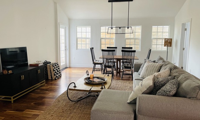 Los Olivos House | Downtown Los Olivos 3 Minute Walk to Wine Tasting Rooms! Fantastic Spacious Home