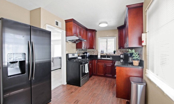 West Covina House | Dreamy Leisure Home BBQ Pet-friendly