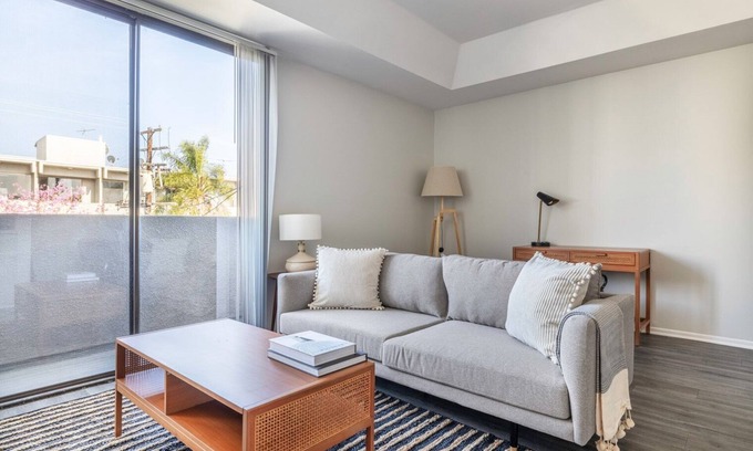 Hollywood Apartment | Dreamy West Hollywood 2BR, close to bars, restaurants, TJ, by Blueground
