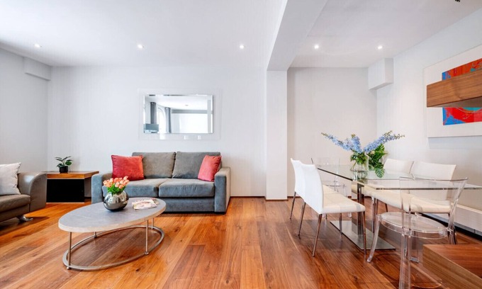 Queen's Gate Apartment | Elegant 2 Bedroom in South Kensington