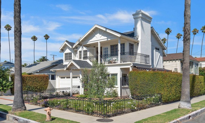 Belmont Heights House | Elegant Long Beach retreat with private patio & grill - near beach & bike path