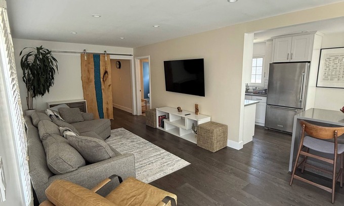 Eastside Apartment | Enchanting one bedroom apartment in Long Beach