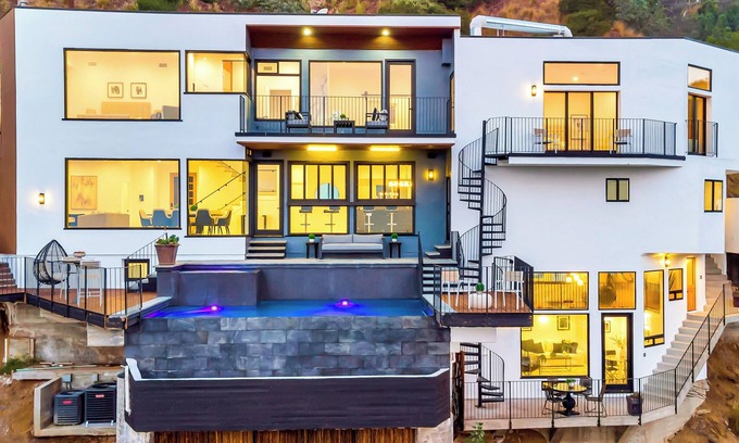Hollywood Hills West Villa | ENDLESS VIEW GETAWAY MODERN VILLA POOL JACUZZI