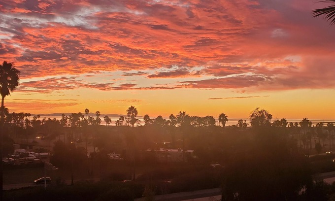 Ventura House | Enjoy One Of The Best Sunsets In Ventura! Spacious 3 Bedroom Fantastic view