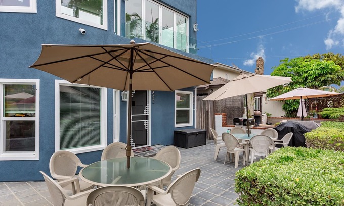 South Mission Beach House | Epic Patio, Comfortable, Seconds to Beach, Toys!