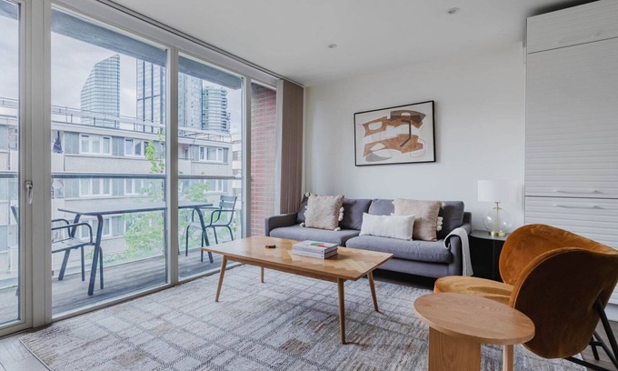 Bunhill Apartment | Excellent Old Street 2BR w/Balcony, close to Tube Station, by Blueground