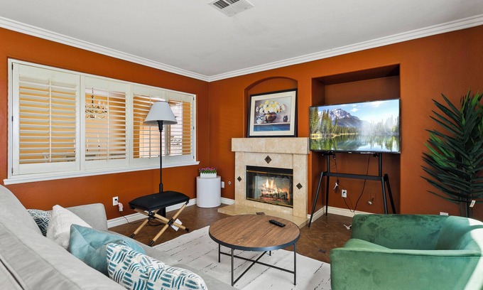 Fontana House | Extended Stay Deal|4BR Home, Fully-Equipped Kitchen|Pet Friendly #41817