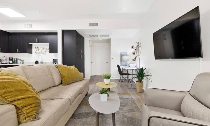 Moorpark Apartment | Extended Stay - Luxury Walk to Americana w Parking