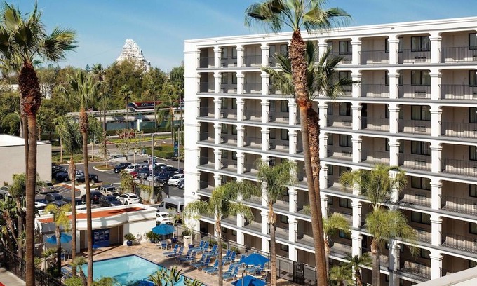 Anaheim Resort Hotel | Fairfield by Marriott Anaheim Resort