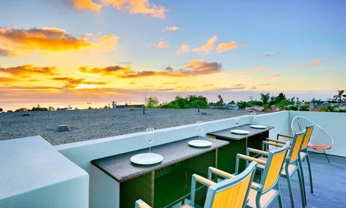 Village of La Jolla House | Fall Specials/Rooftop Deck/Ocean Views