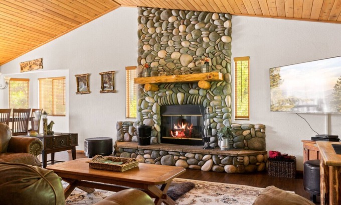 Castle Glen Estates Cabin | Fallen Leaf Hideaway Castle Estate + Games