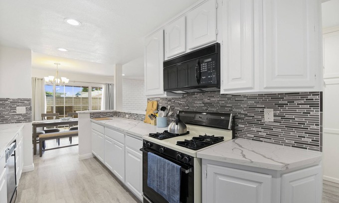 Northwest Anaheim House | Family friends vacation house close to Disneyland