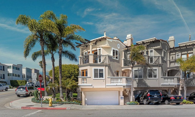 Hermosa Beach House | Fantastic townhome in Hermosa two blocks from the beach!