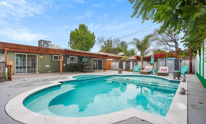 Valley Glen House | Final Day Fall for This Sale - 25% Off Promo Ends 10/30