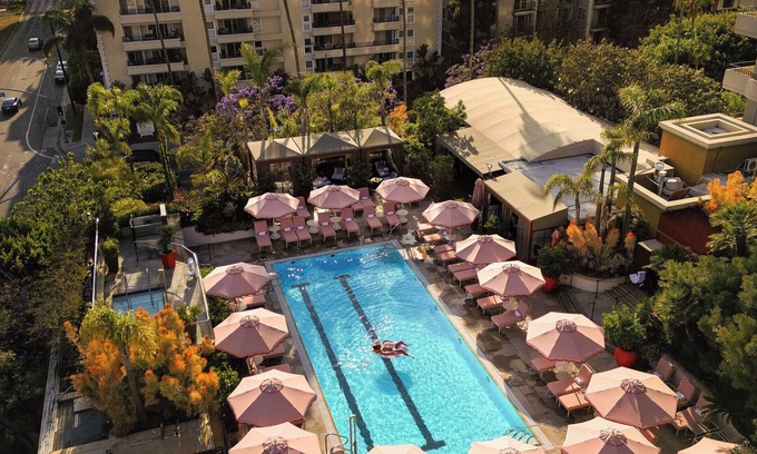 Beverly Grove Hotel | Four Seasons Los Angeles at Beverly Hills
