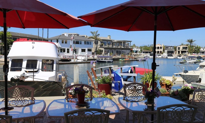 West Newport House | FREE USE OF BOAT, (21' Duffy) WITH GORGEOUS PROPERTY