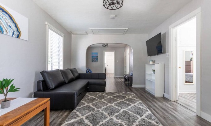 Glendora House | Full Home-Near APU, Citrus College, DT Glendora.