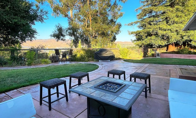 Vallejo House | Fully Remodeled home on top of the hill in Wine country with Hot Tub π·