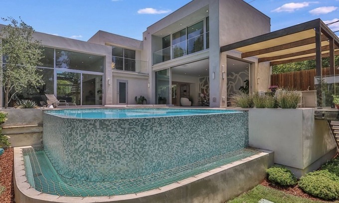 Sawtelle House | Gated Brentwood Estate with Pool and Tennis | 5 Bed | 5 Bath