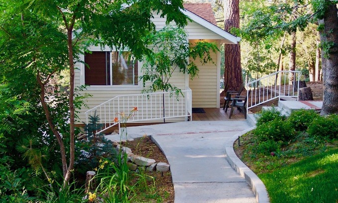 Running Springs Cabin | Giant Oaks Lodge - 3 Bed Studio Spa Cabin 112
