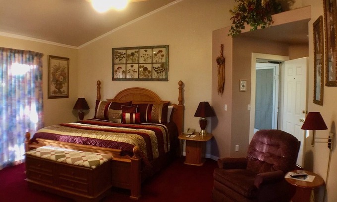Running Springs House | Giant Oaks Lodge - 1 Bed Spa Lodge 111