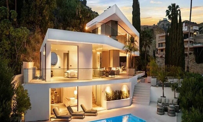 Hollywood Hills West House | Glass Horizon - Exclusive Architectural Gem Overlooking LA’s Skyline