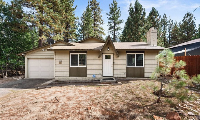 Big Bear City House | Golden Bear - Family Cabin, Mini Game Table, Fireplace, Barbecue