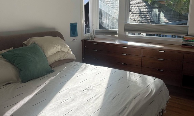 Piedmont Avenue House | Gorgeous 2-bedroom House in Oakland with Hot Tub