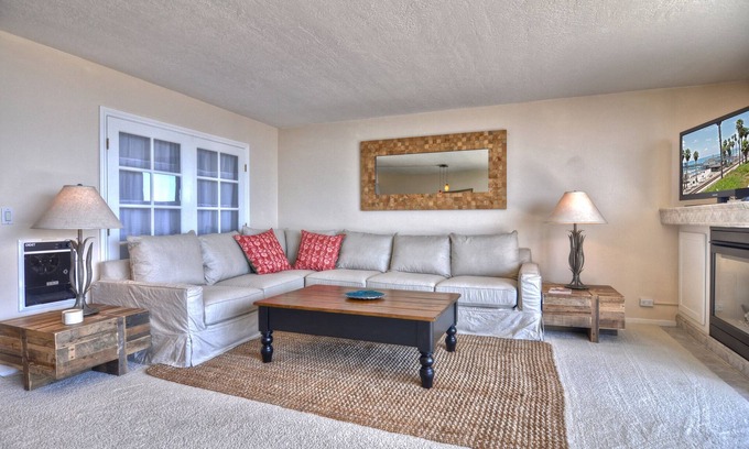 San Clemente Condo | Gorgeous 2+Den! At the Pier/Beach! Panoramic Views!