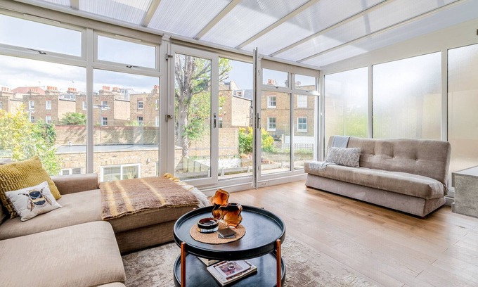 Town Apartment | Gorgeous Fulham Flat