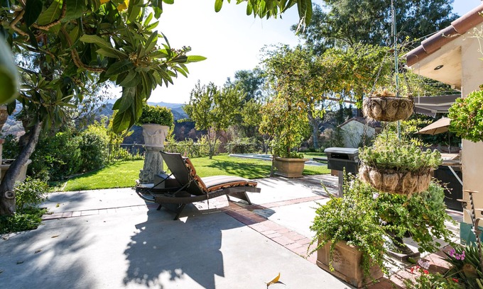 Stevenson Ranch House | Gorgeous Modern Living