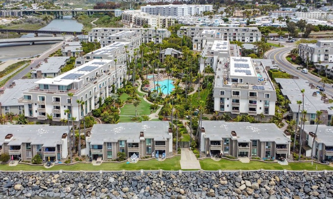 Townsite Condo | Gorgeous Remodel! Ocean Views from Single-level 2 BR Cottage. 1040 Sq Ft