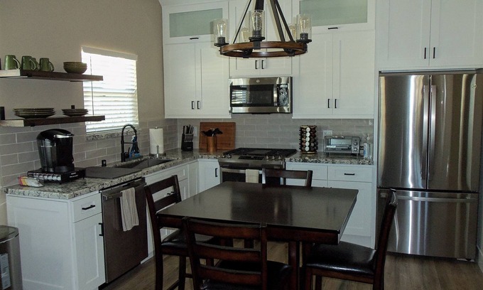 Ventura House | GORGEOUS REMODELED HOME ๐ NEAR VENTURA BEACHES