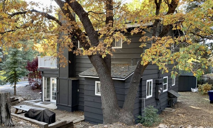 Moonridge Cabin | Gorgeous retreat located in the exclusive Moonridge area