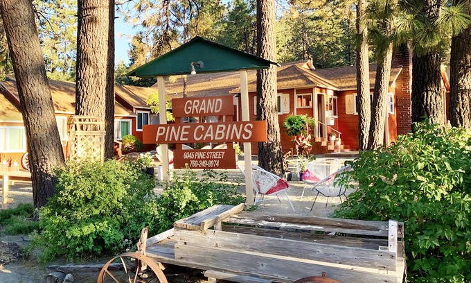 Wrightwood Hotel | Grand Pine Cabins