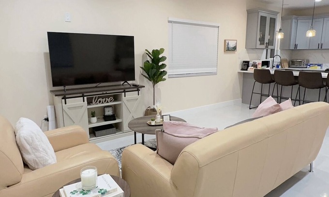 Garden Grove House | Guesthouse Convenient Location, Close to Disneyland and Beach